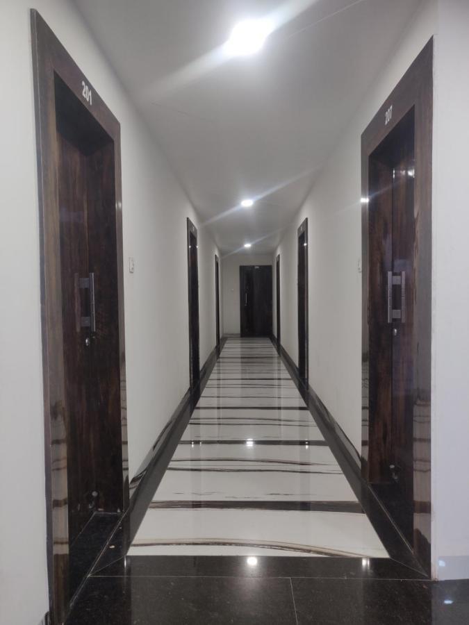 Hotel Rb Palace อินดอร์ ภายนอก รูปภาพ
